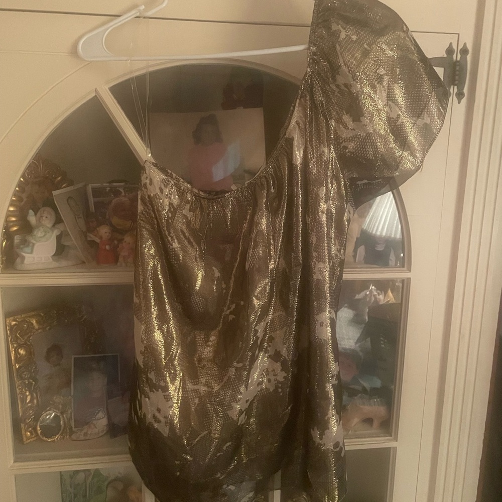 Gibson Gold and Black One-Shoulder Blouse